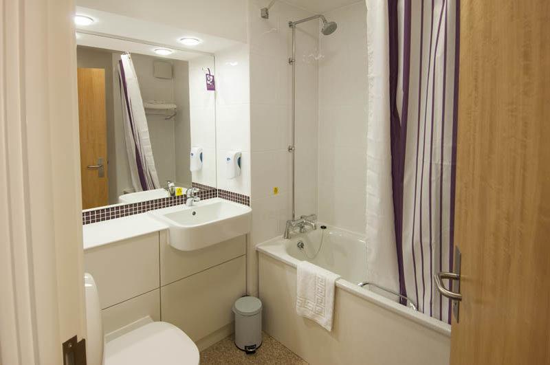 Premier Inn Chichester Exterior foto